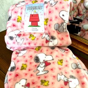 New Snoopy Peanuts Throw.  By Berkshire Blanket & Home Co.  Size 60” x 70”.